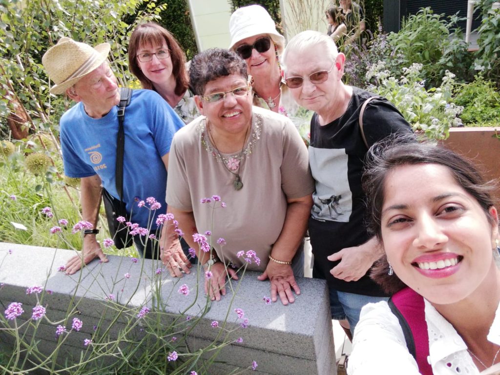 Selfie (von rechts nach links) mit Shruti, Hans-Peter, Rita, Astrid, Sylvie und Gernot