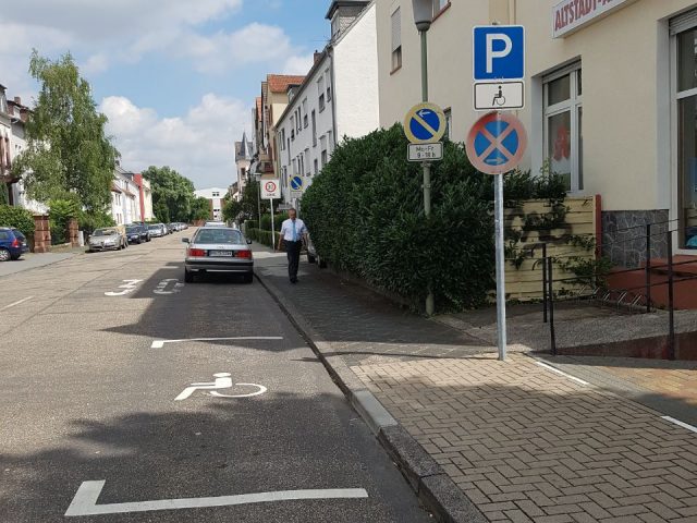 Behindertenparkplatz (1 Stellplatz) – Hausmannstraße / vor Haus Nr. 2, 63452 Hanau