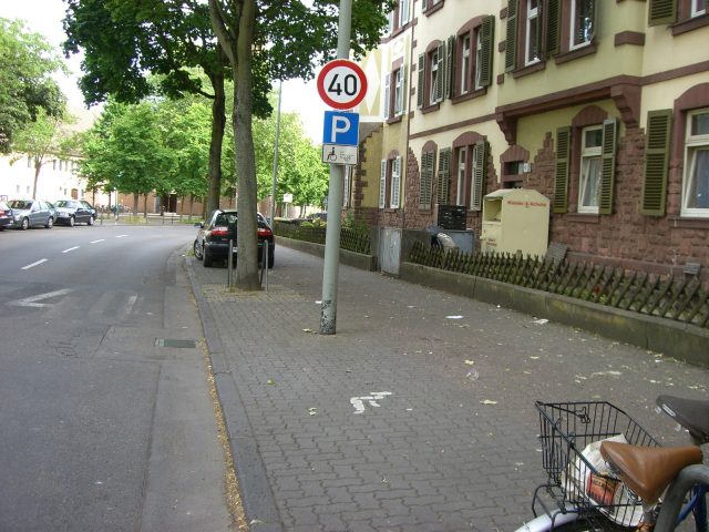 Behindertenparkplatz (1 Stellplatz) – Otto-Wels-Straße / vor “Lamboy-Apotheke”, 63452 Hanau