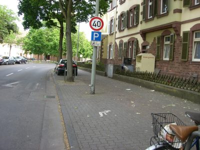 Behindertenparkplatz (1 Stellplatz) &#8211; Otto-Wels-Straße / vor &#8220;Lamboy-Apotheke&#8221;, 63452 Hanau