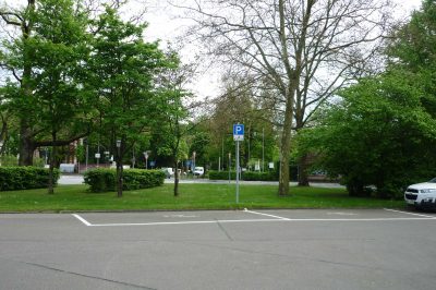 Behindertenparkplatz (mehrere Stellplätze) &#8211; Hochstädter Landstraße / Höhe Staatspark bzw. DB-Bahnhof Wilhelmsbad (= Parkplatzanlage), 63450 Hanau